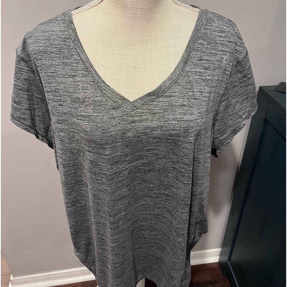 Reebok 2x v neck gray heather work out top